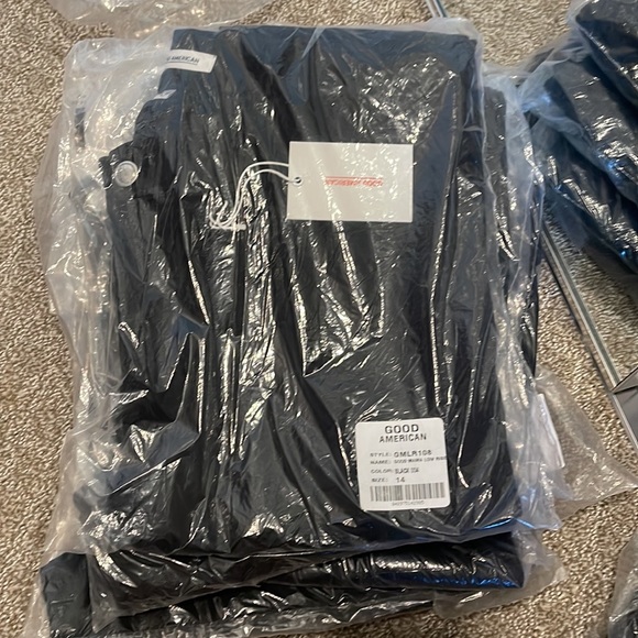 Good American Good Mama Low Rise Maternity Jeans in Black - Picture 4 of 4